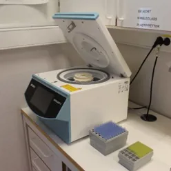 maskin for behandling av blodprøver